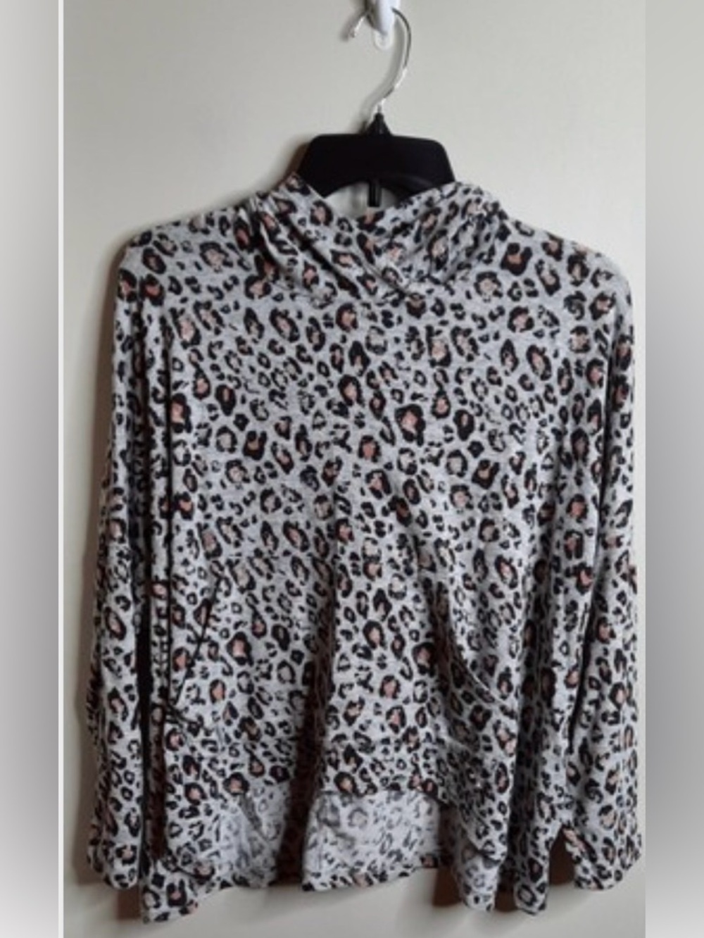Sundry Animal/cheetah/tiger print Womens hoodie Gray, Pink, Black size 1- Small